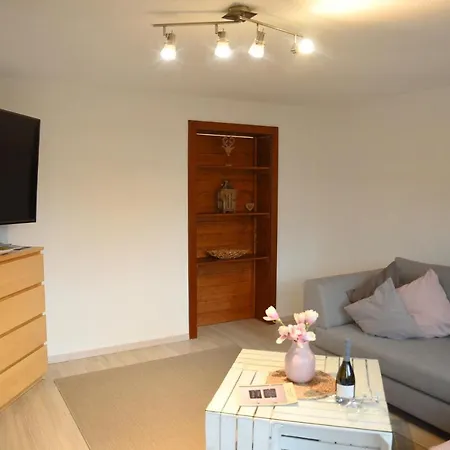 80 M2 Haushaelfte, 3 Zimmer, Parkplaetze, Bis 6 Pers Apartment