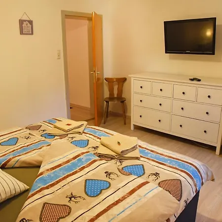 80 M2 Haushaelfte, 3 Zimmer, Parkplaetze, Bis 6 Pers *
